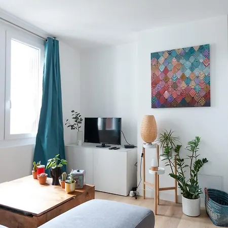 2 Steps From Paris, Nice Studio With Sleeping Area Montrouge